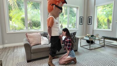 Sophie Tyler Prepares Porn Dude for a Hoedown