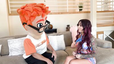 Luna Legend Gets Inked by Porn Dude