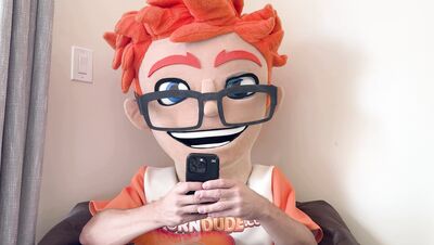 Della Cate Calls Porn Dude for a Good Time