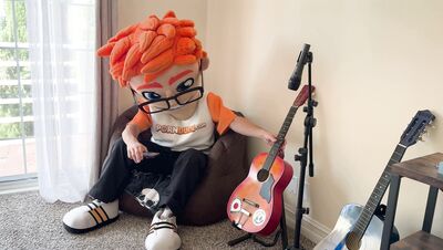 Della Cate Calls Porn Dude for a Good Time