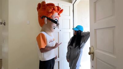 Sandy Love Offers Porn Dude a Preview