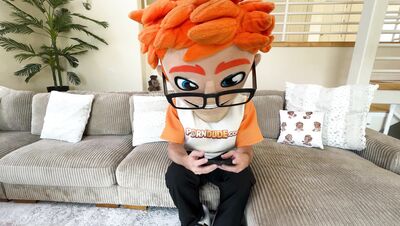 Sandy Love Offers Porn Dude a Preview