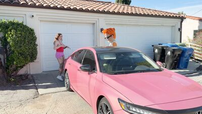 Porn Dude Peeks Under Avalon Mira’s Hood