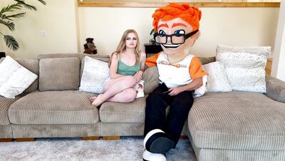 Porn Dude Cures McKenzie Mae’s Homesickness with Corn