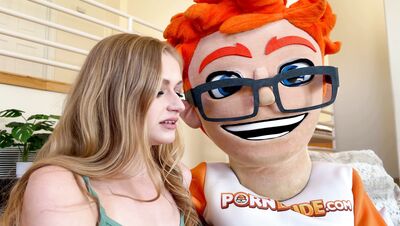 Porn Dude Cures McKenzie Mae’s Homesickness with Corn