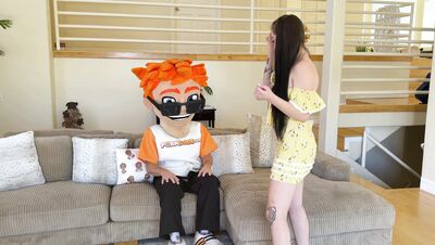 Scarlett Rosewood Gives Porn Dude Some In-Home Care