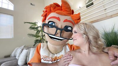 Annaleigh Reno Shows Porn Dude Why She’s So Popular