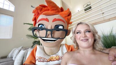 Annaleigh Reno Shows Porn Dude Why She’s So Popular
