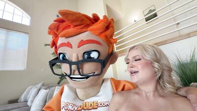 Annaleigh Reno Shows Porn Dude Why She’s So Popular