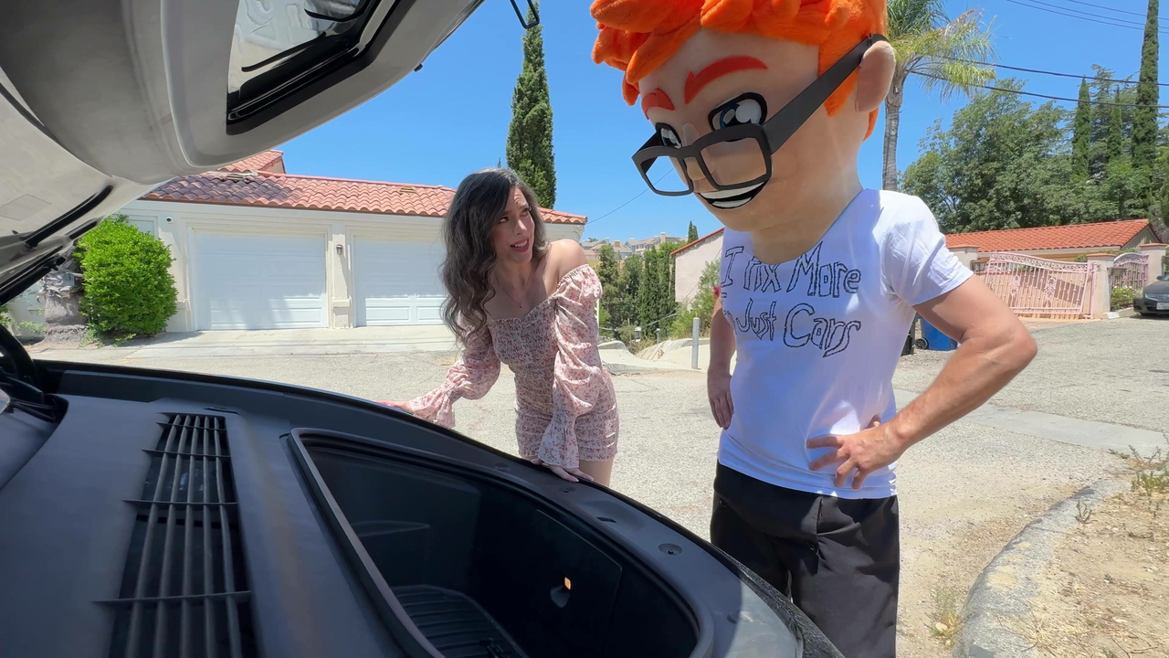 Nicole Emma Vaunt Gets A Fill-Up From Porn Dude