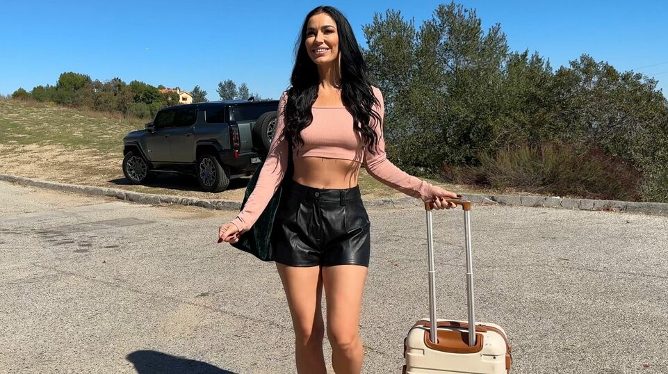 Venus Valencia Meets Her New Roommate, Porn Dude