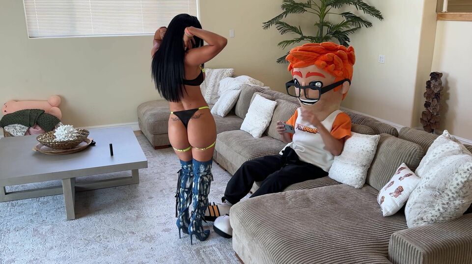 Sandy Love Offers Porn Dude a Preview